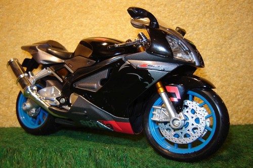 Aprilia rsv 1000 r - 1:12,